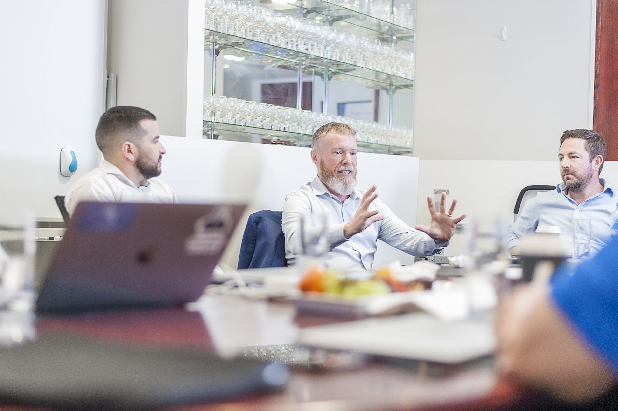 Arche Energy's engineers in discussion